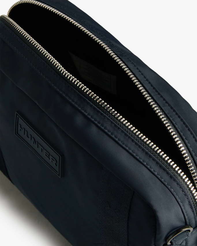 JP0D4D498 Refined Sustainable Crossbody Bag Hunter Men