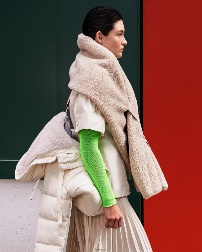 JP0D4D496 Wanderer Vegan Shearling Pull Through Scarf Hunter Men