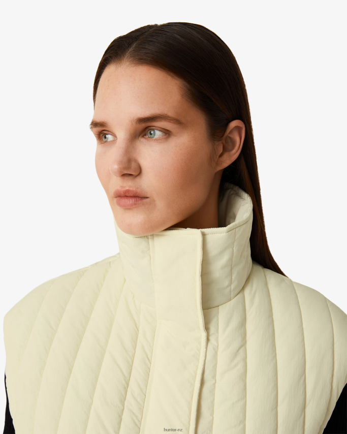 JP0D4D347 Explorer Recycled Nylon Quilted Vest Hunter Women