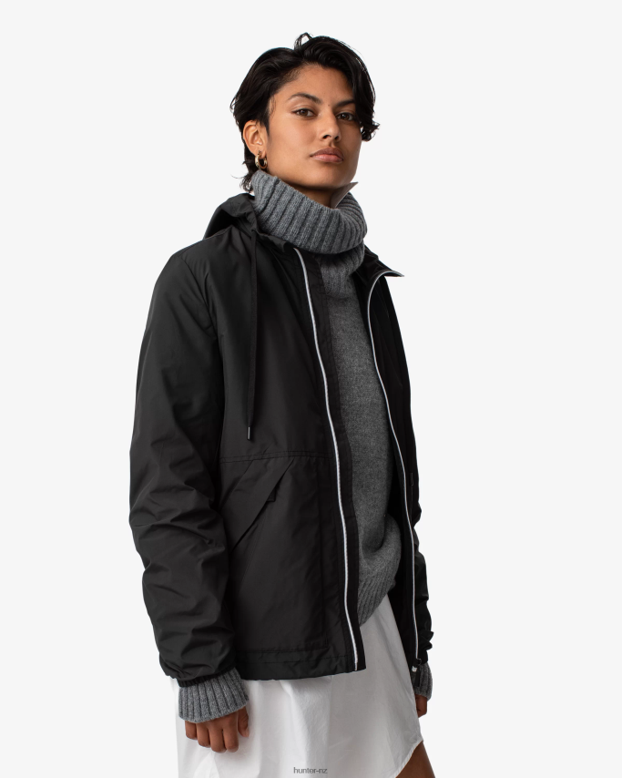 JP0D4D368 Play Essential Recycled Packable Jacket Hunter Women